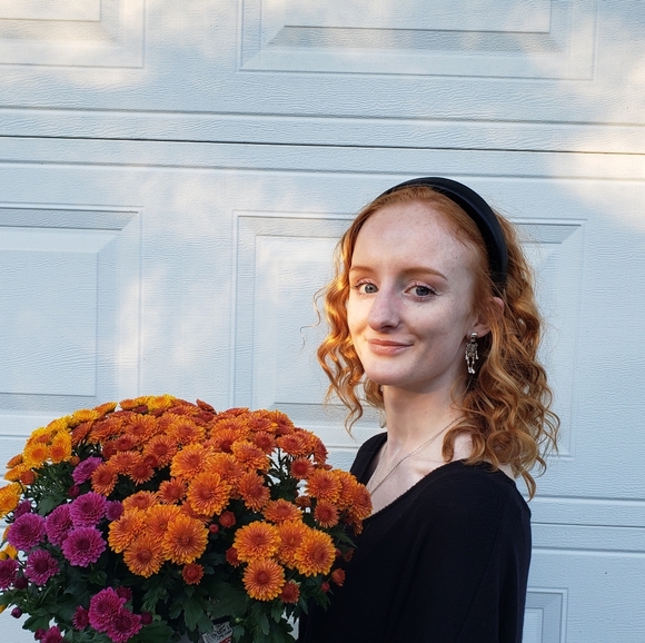 Meet your Posher, Taylor - Picture 3 of 3